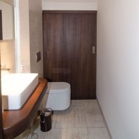 Drzwi wewnętrzne przesuwne z drewna dębowego łazienkowe